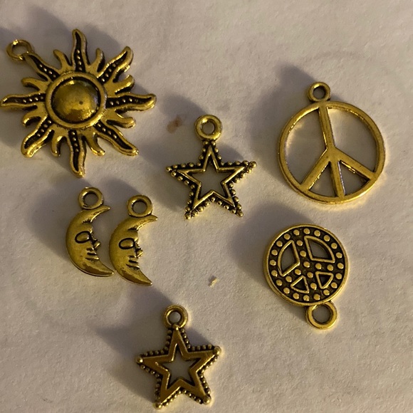 Lot of 6 gold charms/pendants celestial peace theme for jewelry - Picture 4 of 4